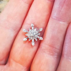 14k white gold diamond snowflake